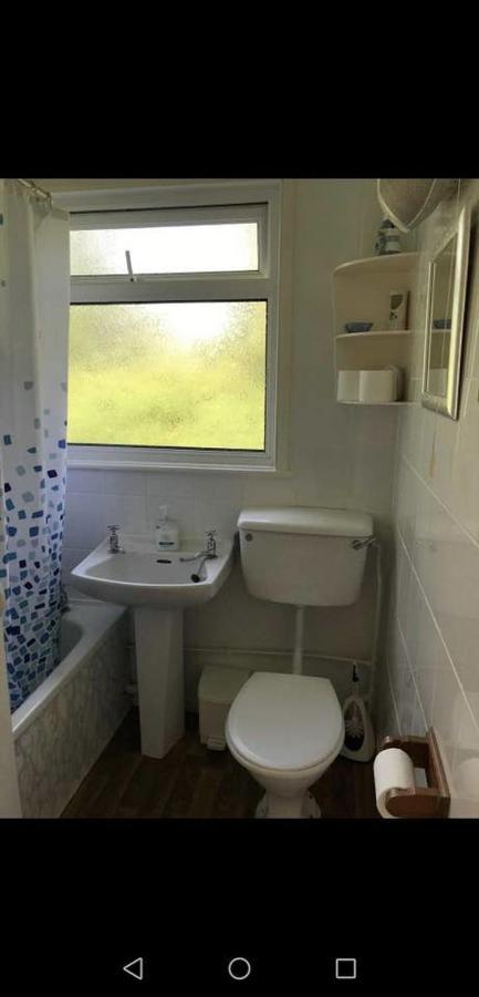 2 Bedroom Chalet Near The Beach Brading Eksteriør bilde